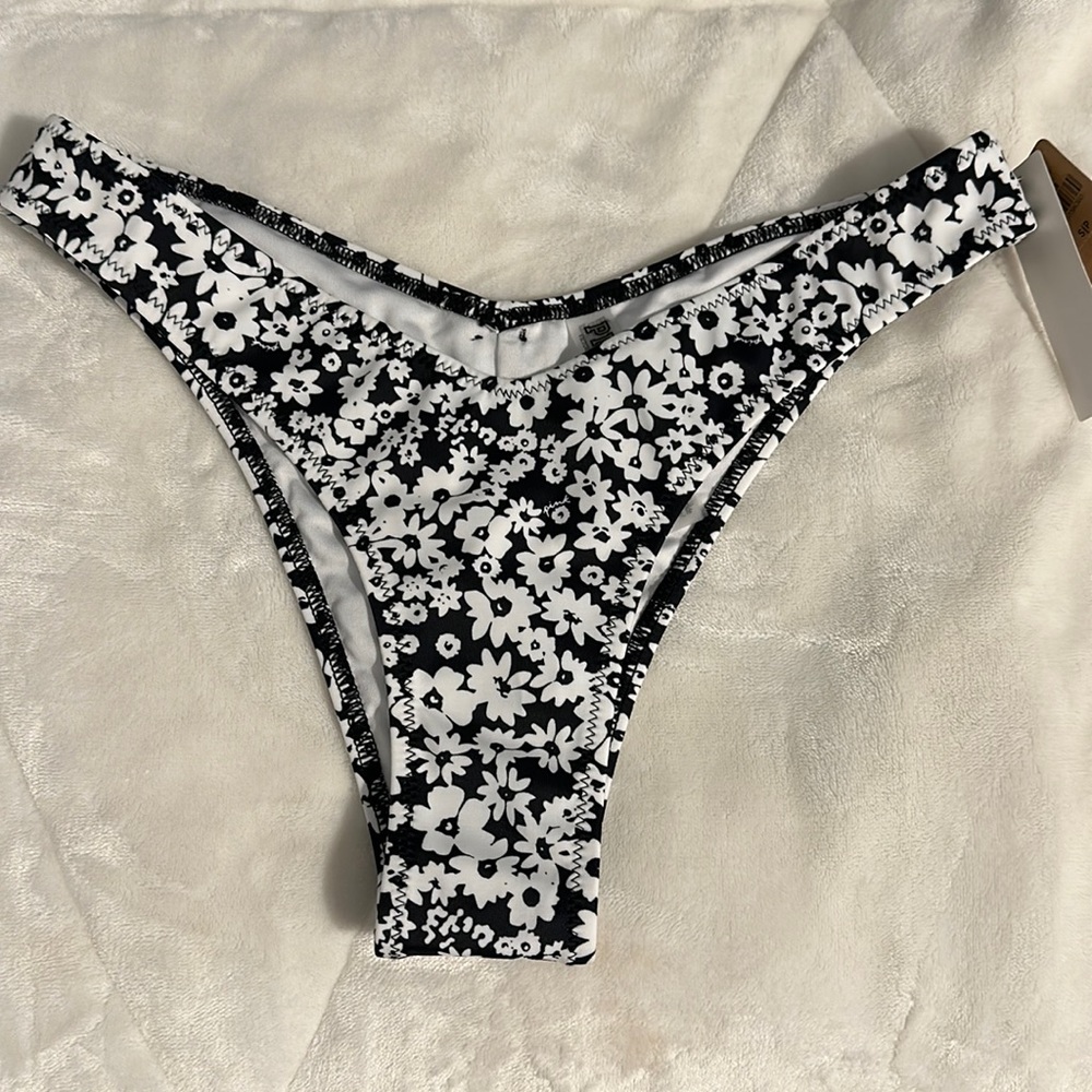 NWT Victoria Secret PINK Itsy Cheeky Bottoms Black/White Daisy